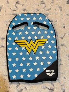 Arena Wonder Woman Star Kickboard - Blue & Yellow Kids swim team